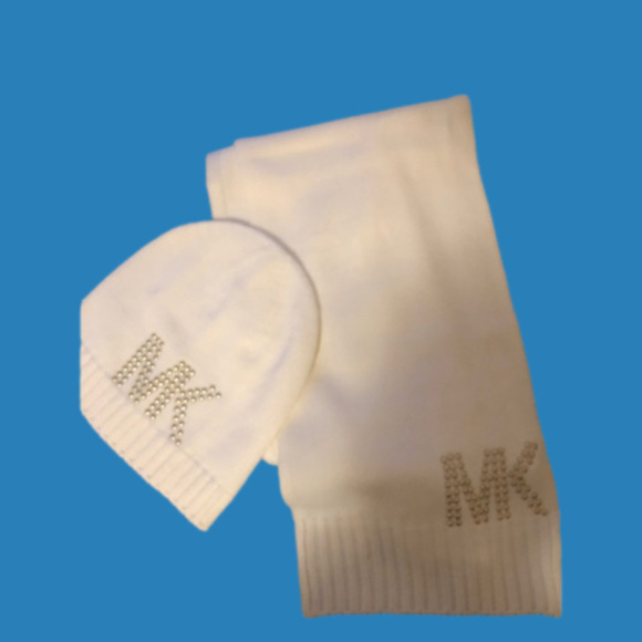 Nwot MICHAEL KORS hat and scarf pearl color - Picture 1 of 1